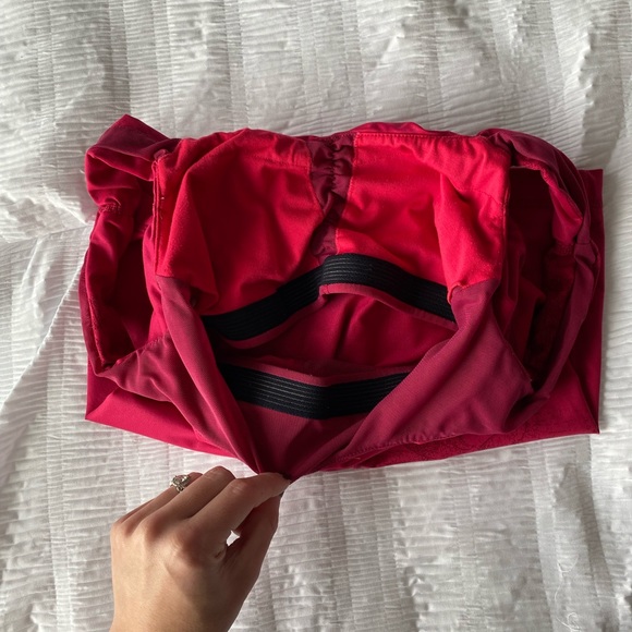 2008/2009 lululemon tank with built in bra - Picture 4 of 6